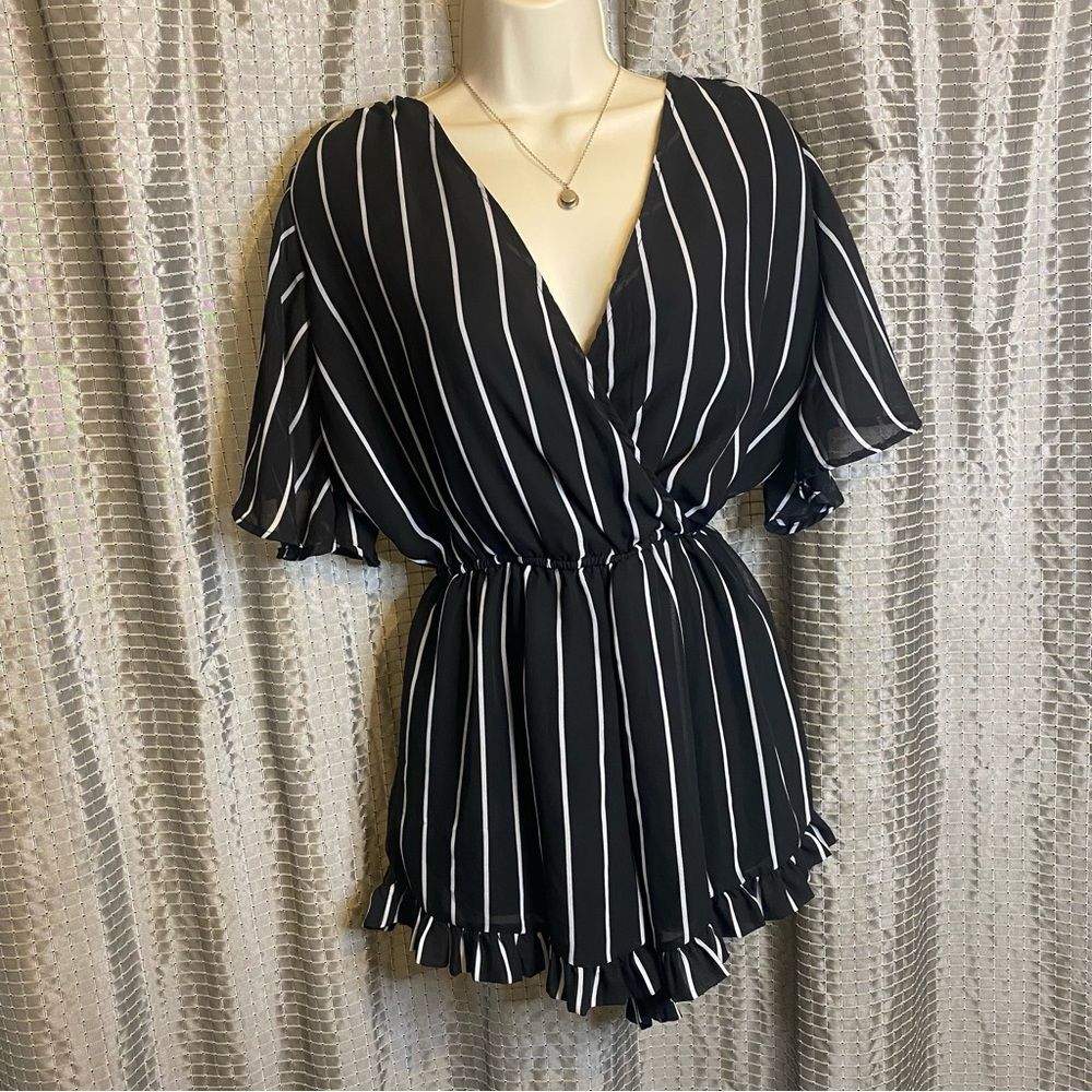Rue 21 Flowy Romper Black with White Stripes Size Small - Picture 1 of 6